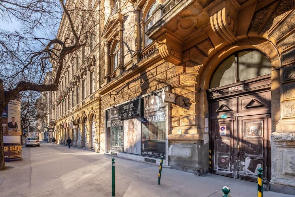 Jozsef-Corvin Central Budapest Exterior foto