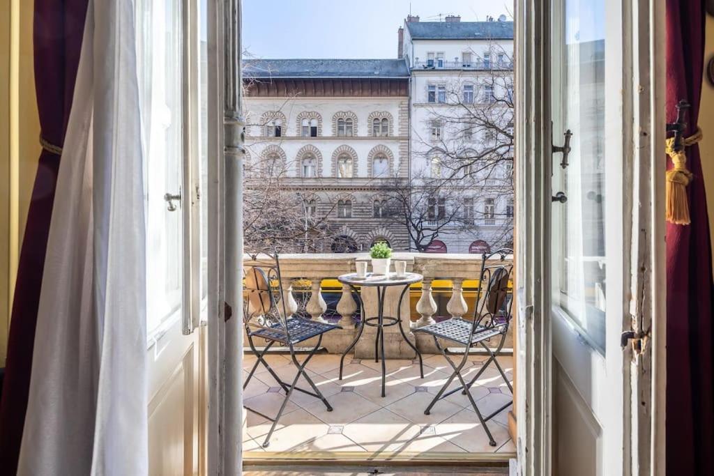 Jozsef-Corvin Central Budapest Exterior foto